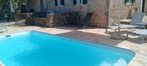 villa-pool-kefalonia_1